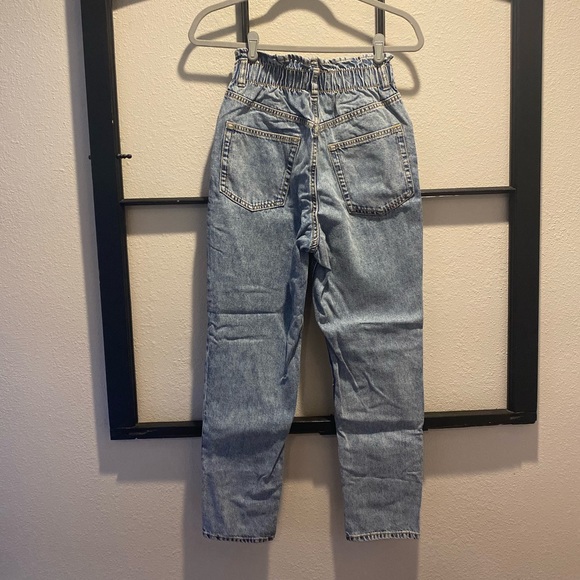 H&M NWT High Waisted Paper bag jeans - Picture 2 of 2